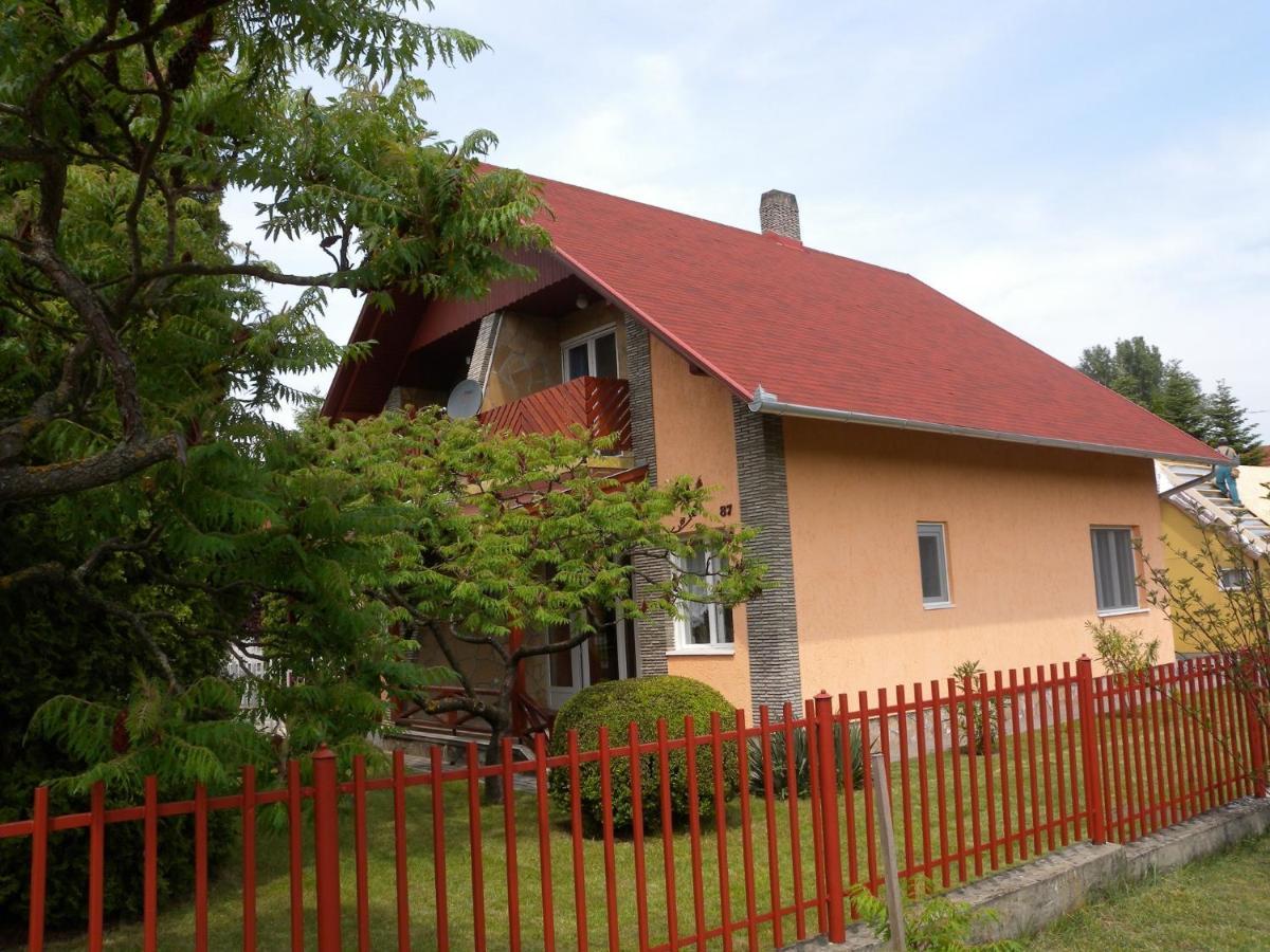 Holiday Home In Balatonkeresztur 19455 Екстериор снимка